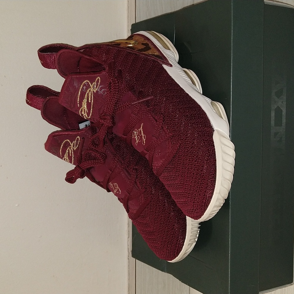Lebron James XVI 16 King Maroon Sneakers